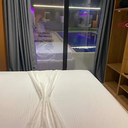 Aurora فيلة Rrushkull (Durres)